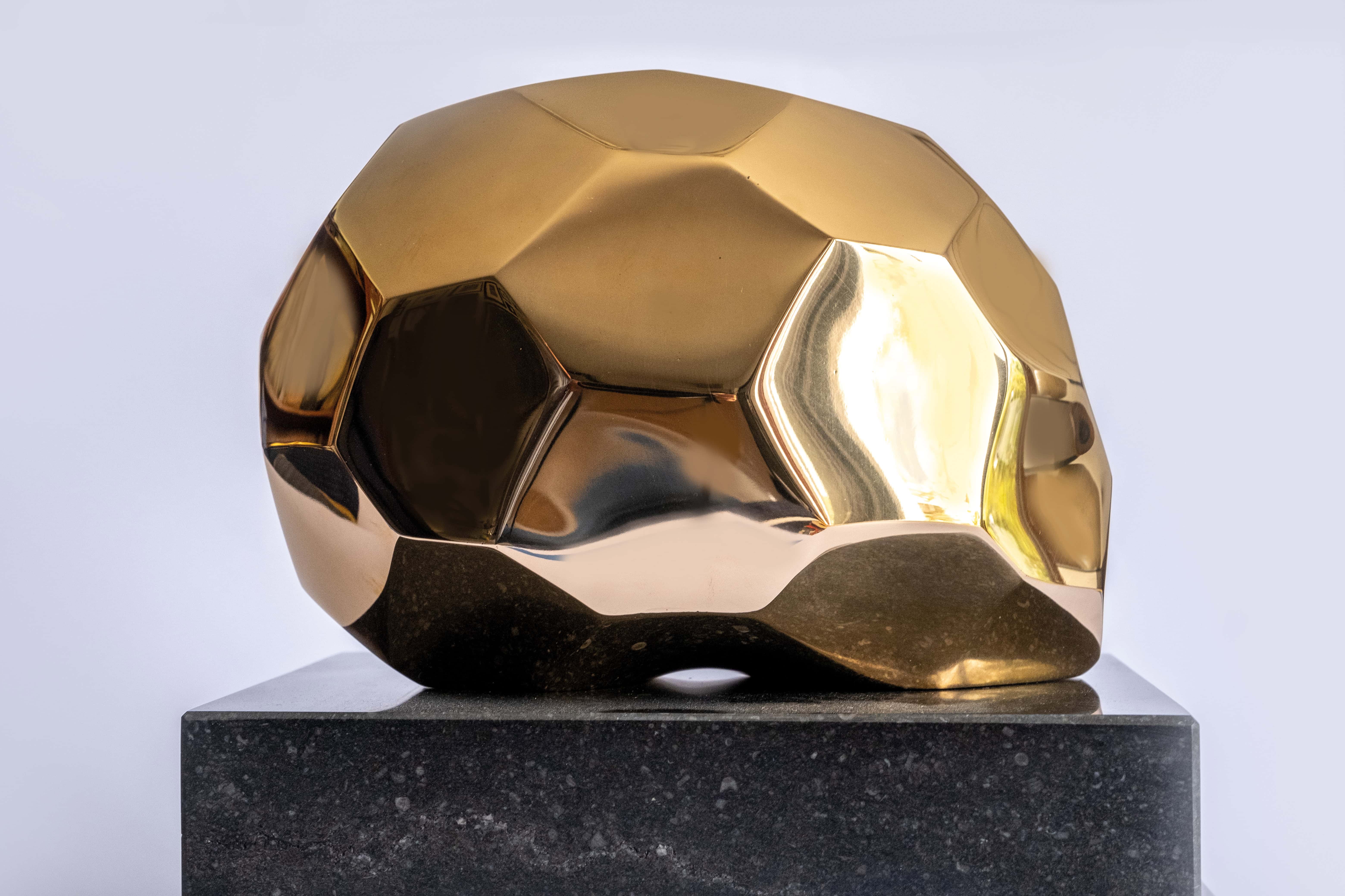 Hede Bühl: „Wabenkopf“, Guss in Bronze, poliert | Foto: Eberhard Hahne, © VG Bild-Kunst, Bonn 2024