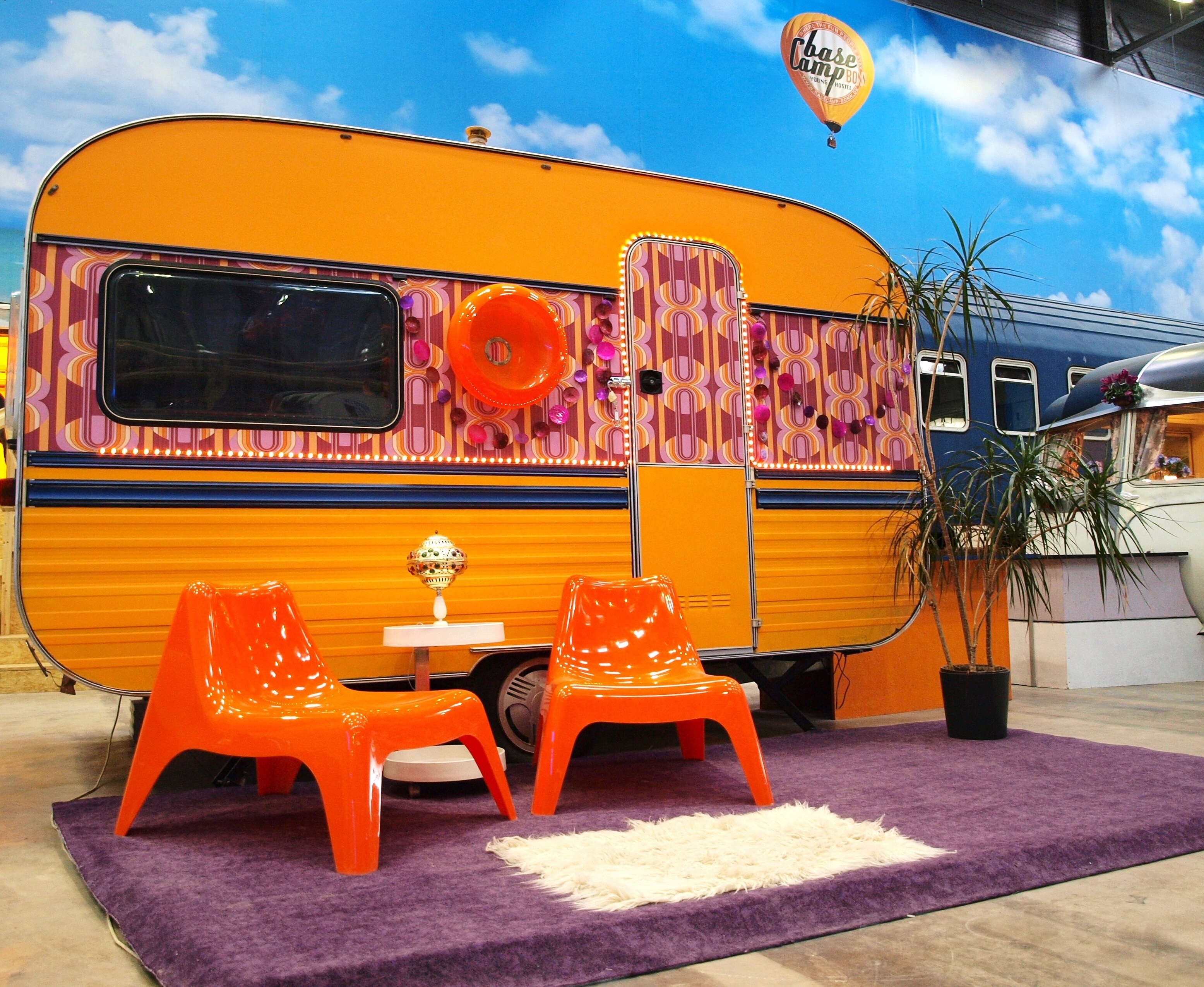Retro-Wohnwagen im BaseCamp Young Hostel | Foto: Marc Gärtner