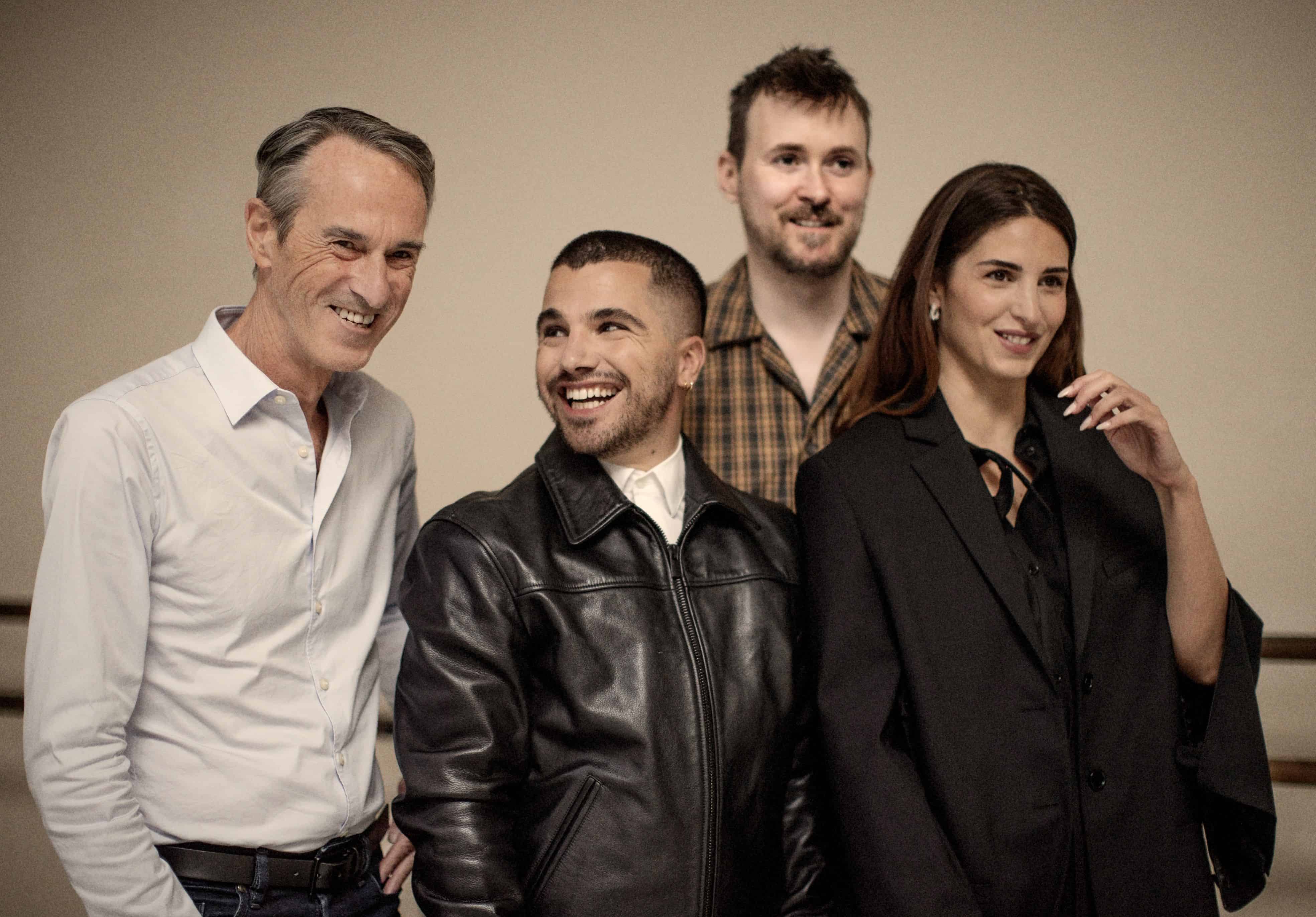   Von links: Ivo Van Hove, (LA)Horde: Arthur Harel, Jonathan Debrouwer, Marine Brutti | Foto: Jan Versweyfeld
