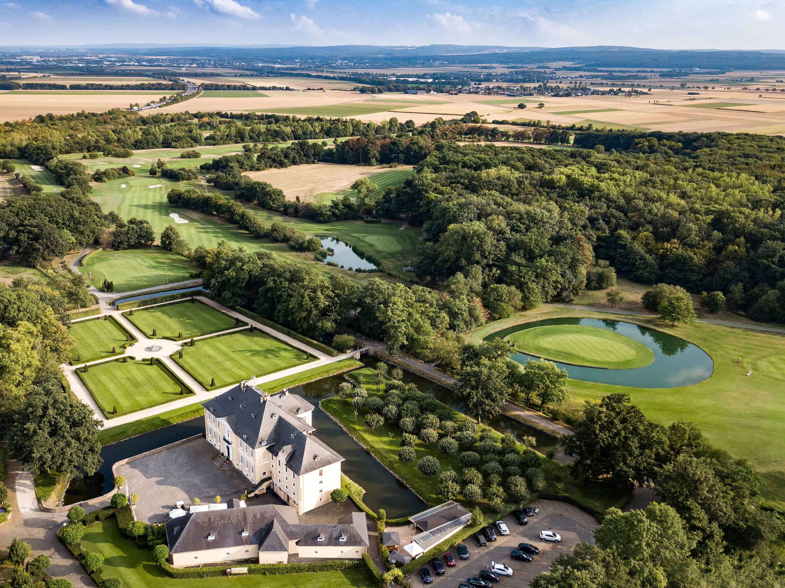  Schloss Miel aus der Vogelperspektive Foto: Floirian Apfelbach
