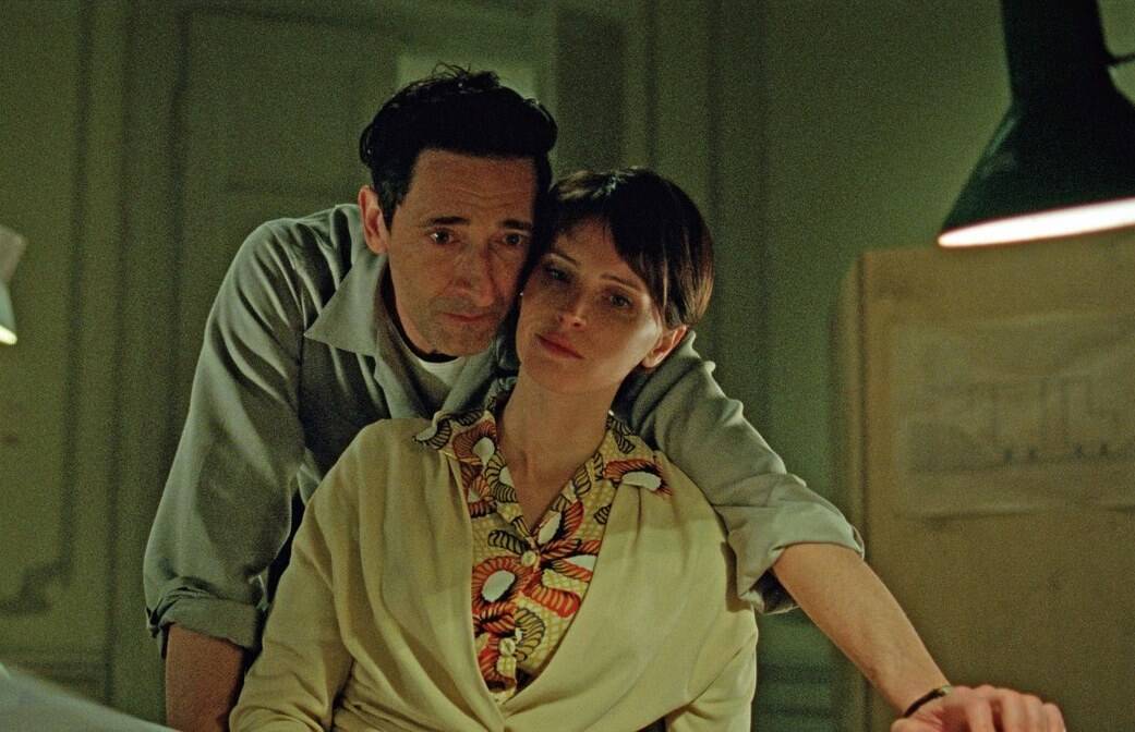 Adrien Brody und Felicity Jones. / Foto: Universal