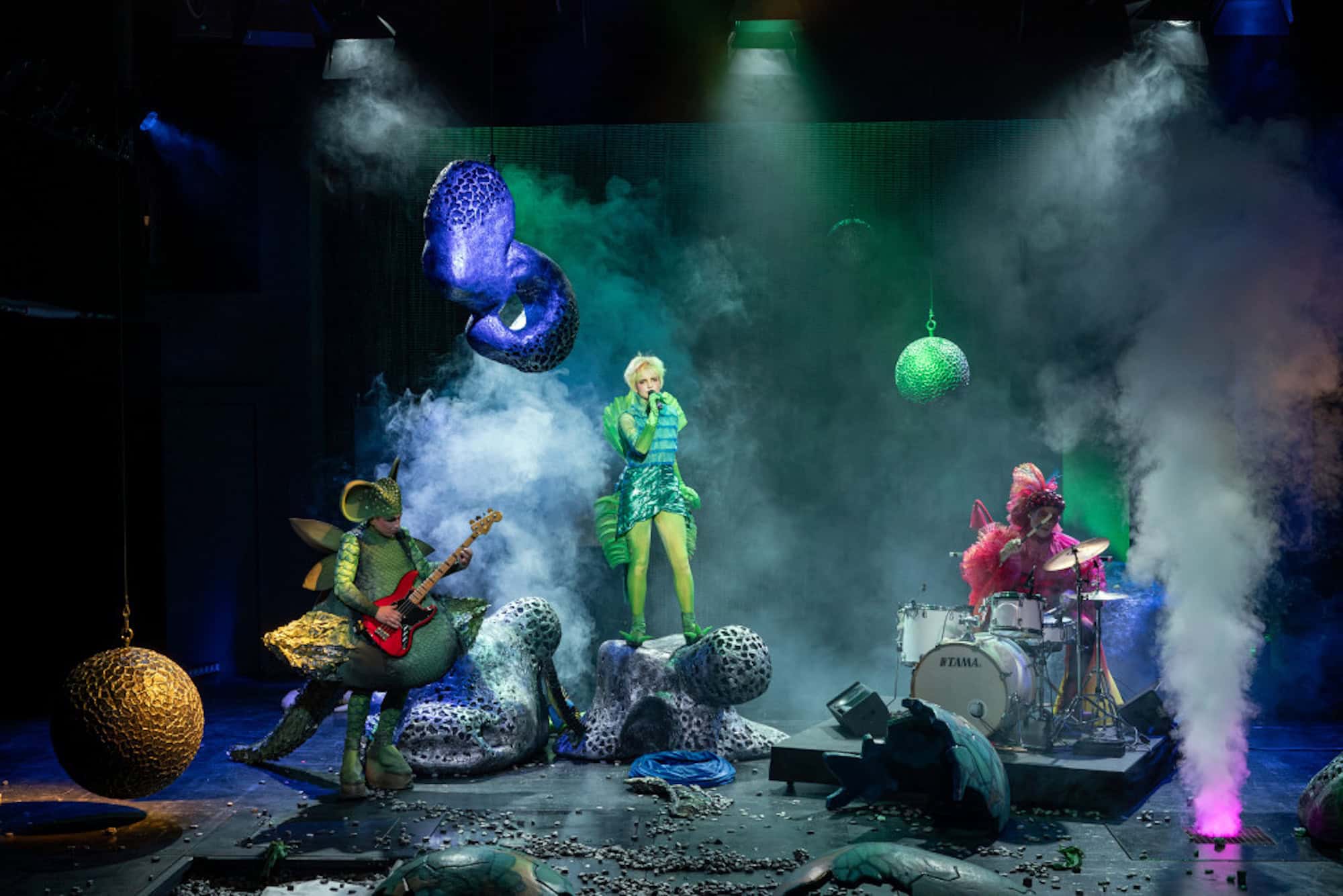 Für die Mülheimer Theatertage 2025 nominiert: „T-Rex, bist du traurig? (Steht dein T für Tränen?)“ von Fayer Koch | Foto: Tom Schulze