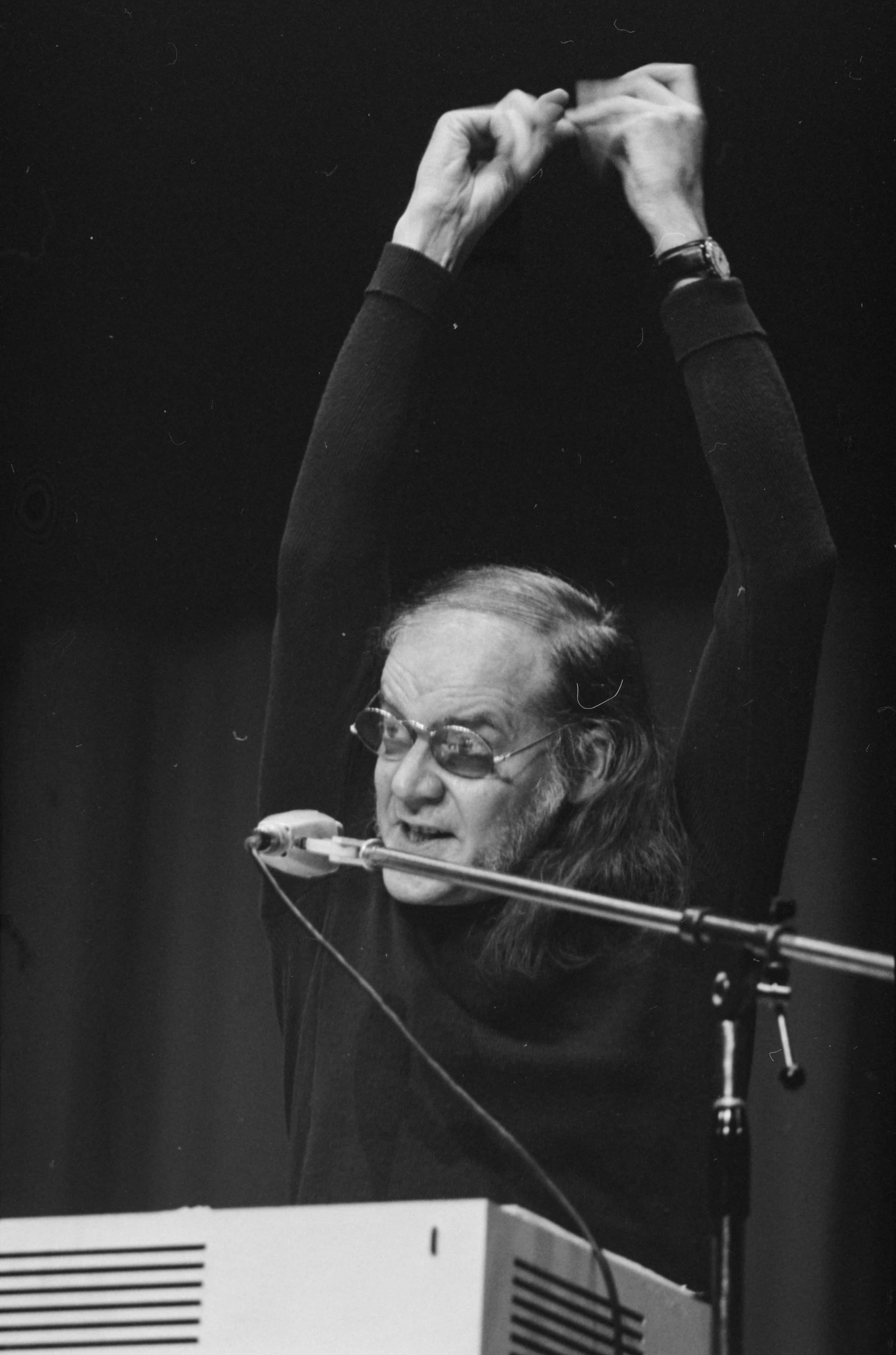 Hanns Dieter Hüsch, 1976 | Foto: ETH-Bibliothek Zürich, Bildarchiv / Fotograf: Sonderegger, Christof / Com_L23-0416-0014 / CC BY-SA 4