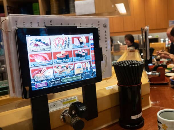 chaine de sushis pour manger pas cher à Tokyo