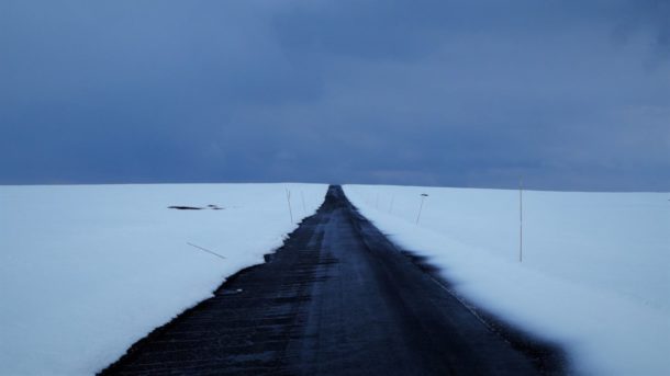 Road trip Norvège Route enneigée