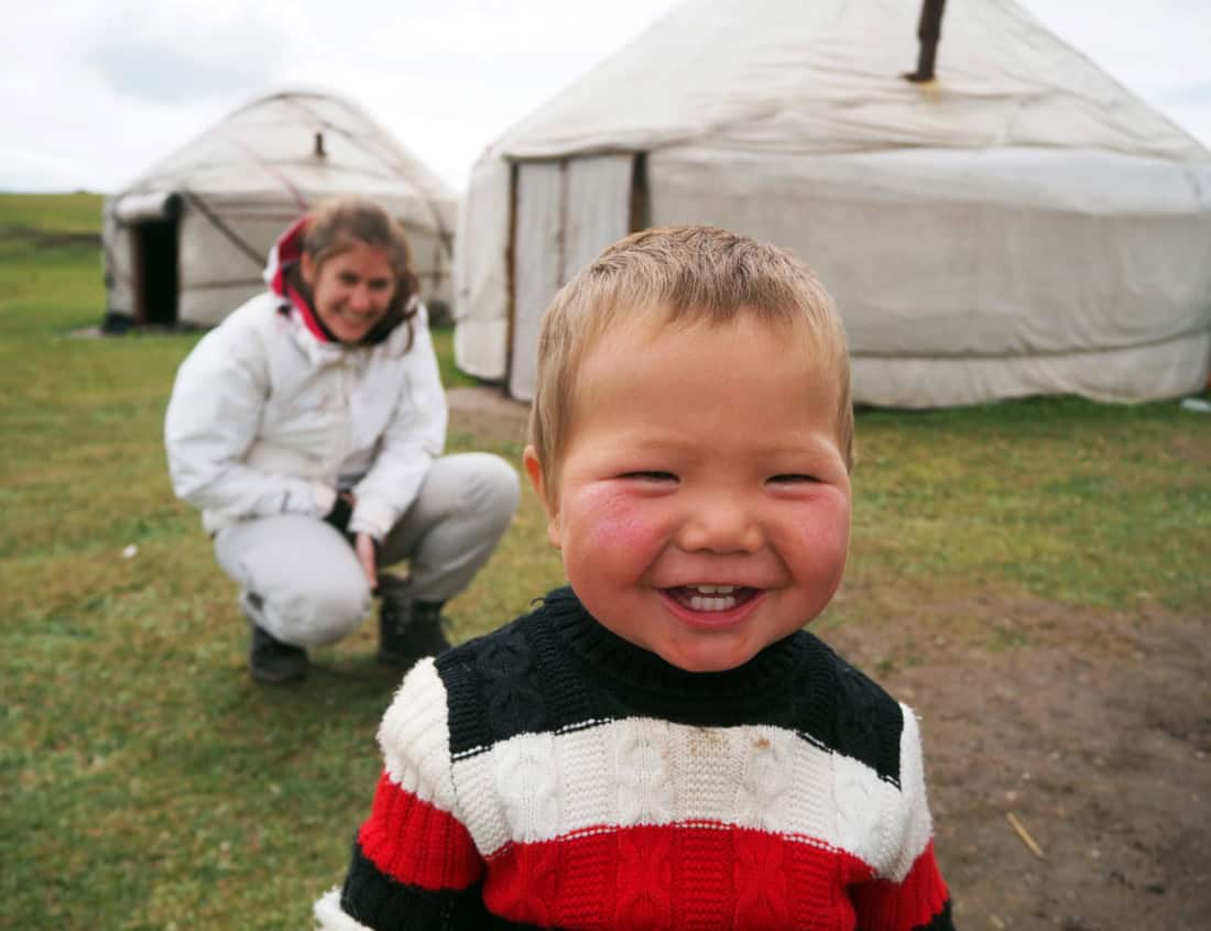 Enfant nomade Kirghizistan