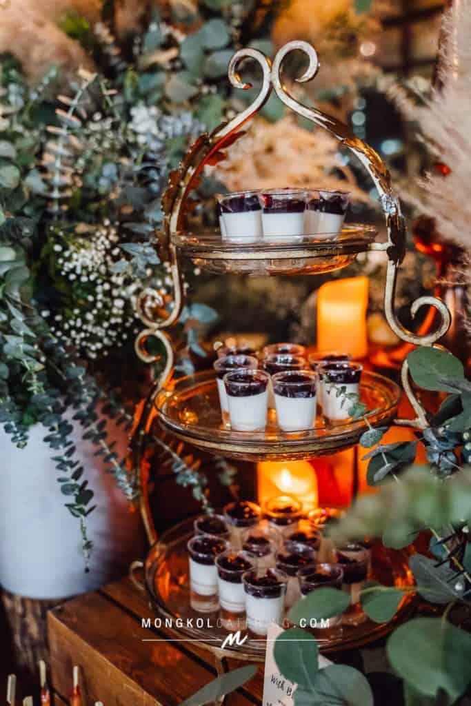 งานแต่งงาน สไตล์ Rustic Greenery พร้อมจัดโต๊ะนั่งทานสวยงาม @ About Studio