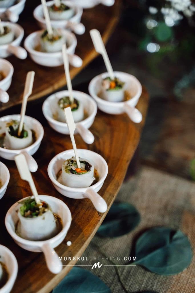 งานแต่งงาน สไตล์ Rustic Greenery พร้อมจัดโต๊ะนั่งทานสวยงาม @ About Studio