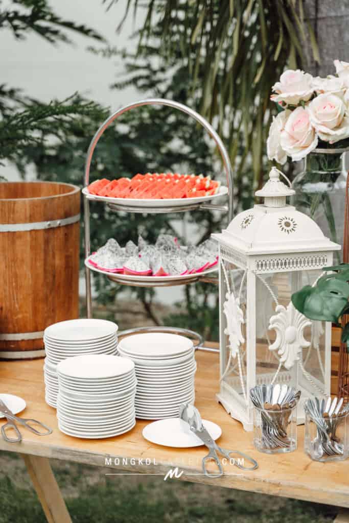 จัดเลี้ยงบุฟเฟต์ งานแต่งงานในสวนที่บ้าน