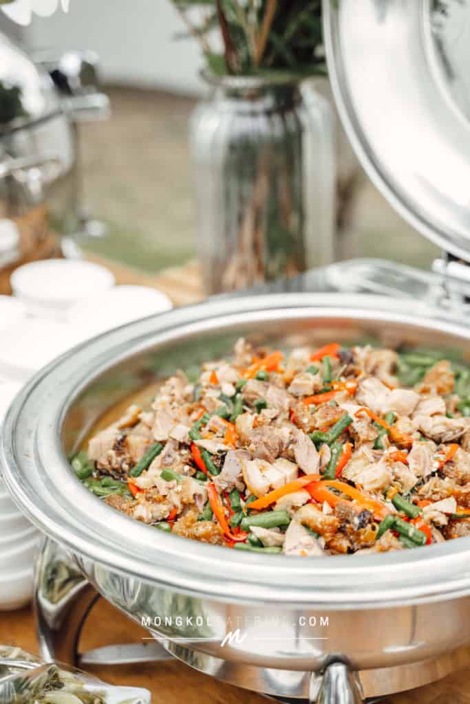 จัดเลี้ยงบุฟเฟต์ งานแต่งงานในสวนที่บ้าน