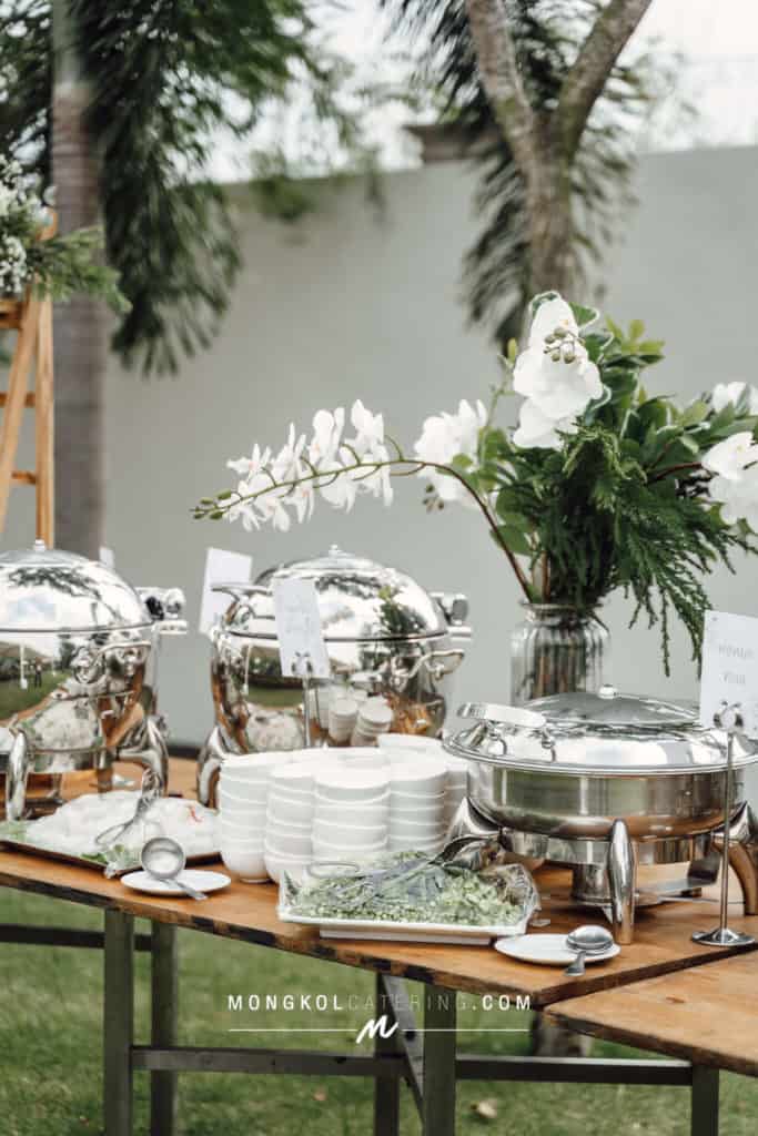 จัดเลี้ยงบุฟเฟต์ งานแต่งงานในสวนที่บ้าน