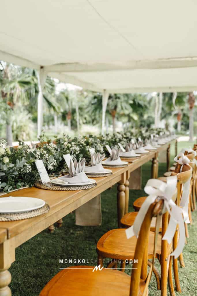 จัดเลี้ยงบุฟเฟต์ งานแต่งงานในสวนที่บ้าน
