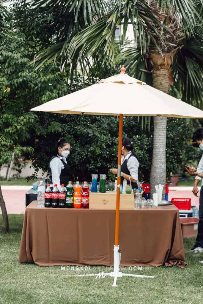 จัดเลี้ยงบุฟเฟต์ งานแต่งงานในสวนที่บ้าน