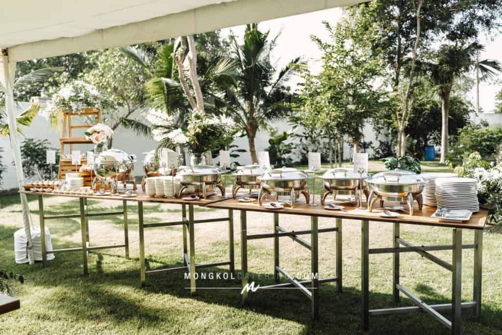 จัดเลี้ยงบุฟเฟต์ งานแต่งงานในสวนที่บ้าน