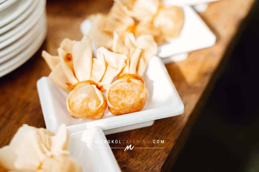 จัดเลี้ยงบุฟเฟต์ งานแต่งงานในสวนที่บ้าน