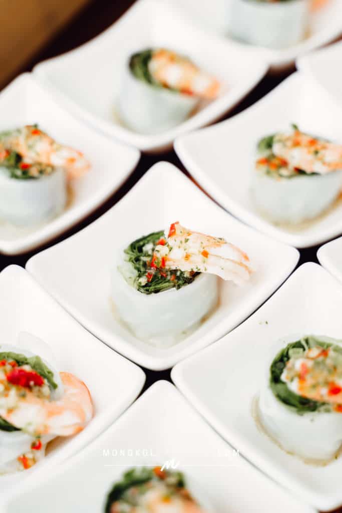 จัดเลี้ยงบุฟเฟต์ งานแต่งงานในสวนที่บ้าน