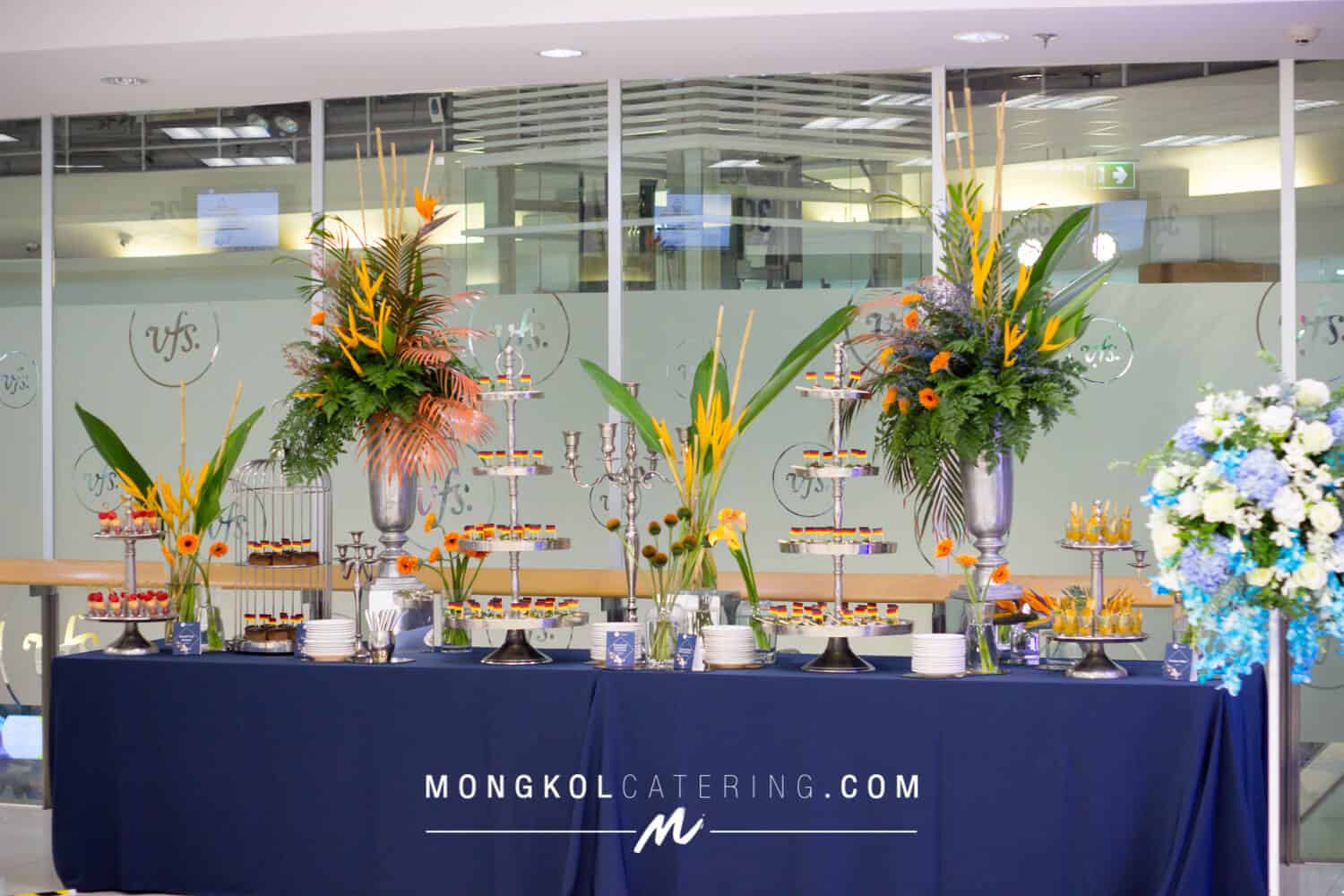 จัดเลี้ยงค็อกเทล โทนน้ำเงินส้ม VFS Global