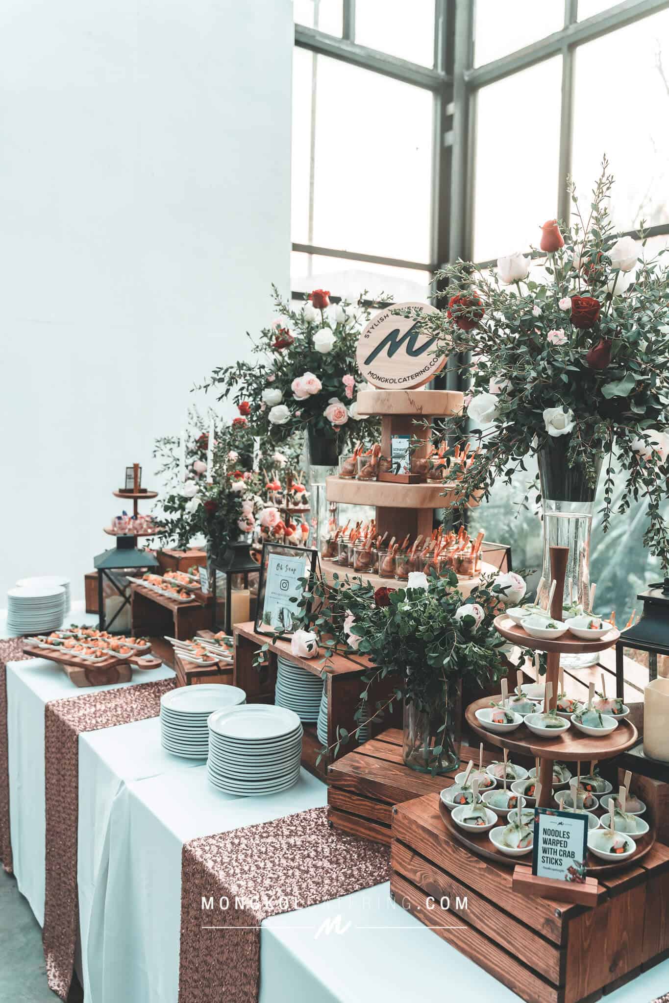 จัดเลี้ยงงานแต่งงานโทน ชมพูขาว ใสๆ @ About Studio