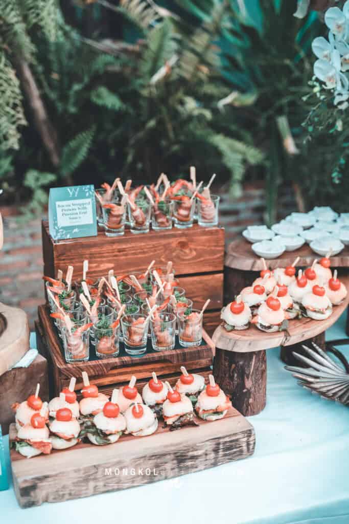 จัดเลี้ยงค๊อฟฟี่เบรค ค็อกเทล งานแต่ง ตีมเขียวไม้ @ About Studio