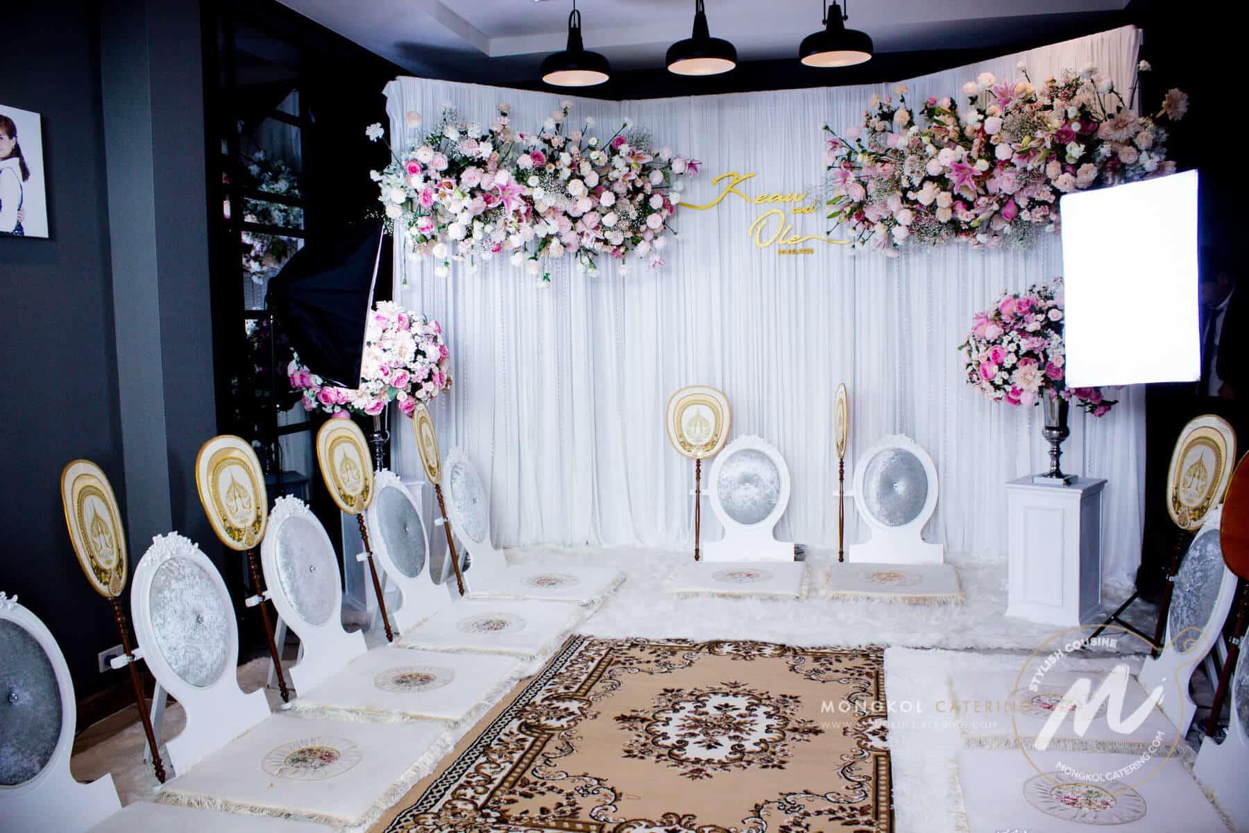 จัดฉากผ้าเล็กๆ ทำพิธีงานแต่งงาน