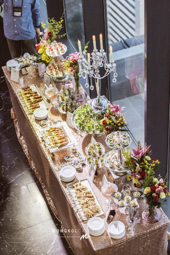 จัด เลี้ยง ค็อกเทล คานาเป้ โทนชมพู งานวันเกิดคุณ Mark Thawin