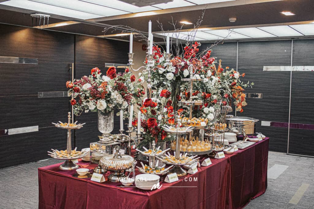 จัดเลี้ยงบริษัท ด้วยค็อกเทล จัดโต๊ะสวยๆตีมแดงที่  Prima Marine