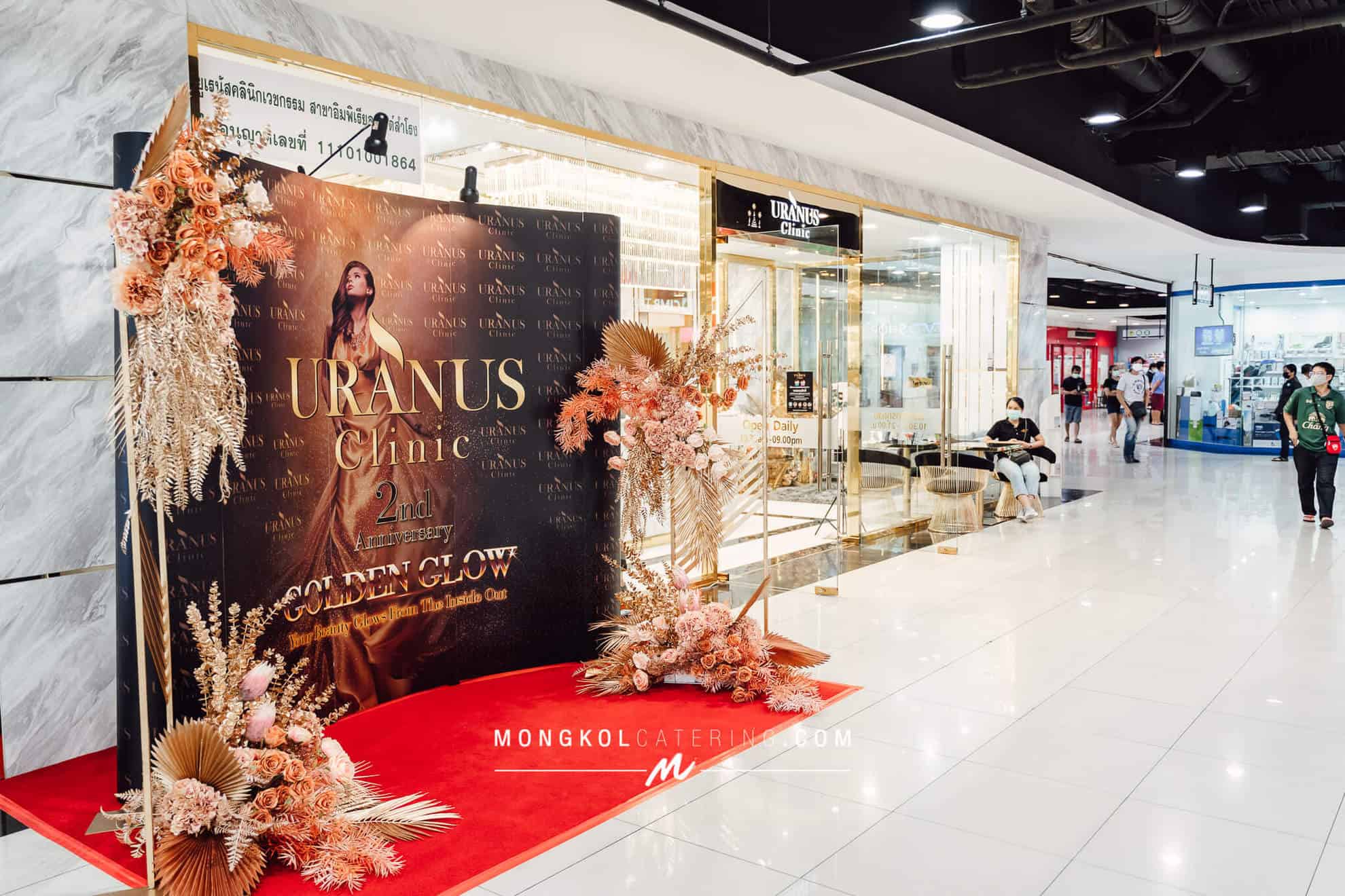 จัดโต๊ะค็อกเทลสวยๆ Uranus Clinic @ Robinson Imperial สำโรง