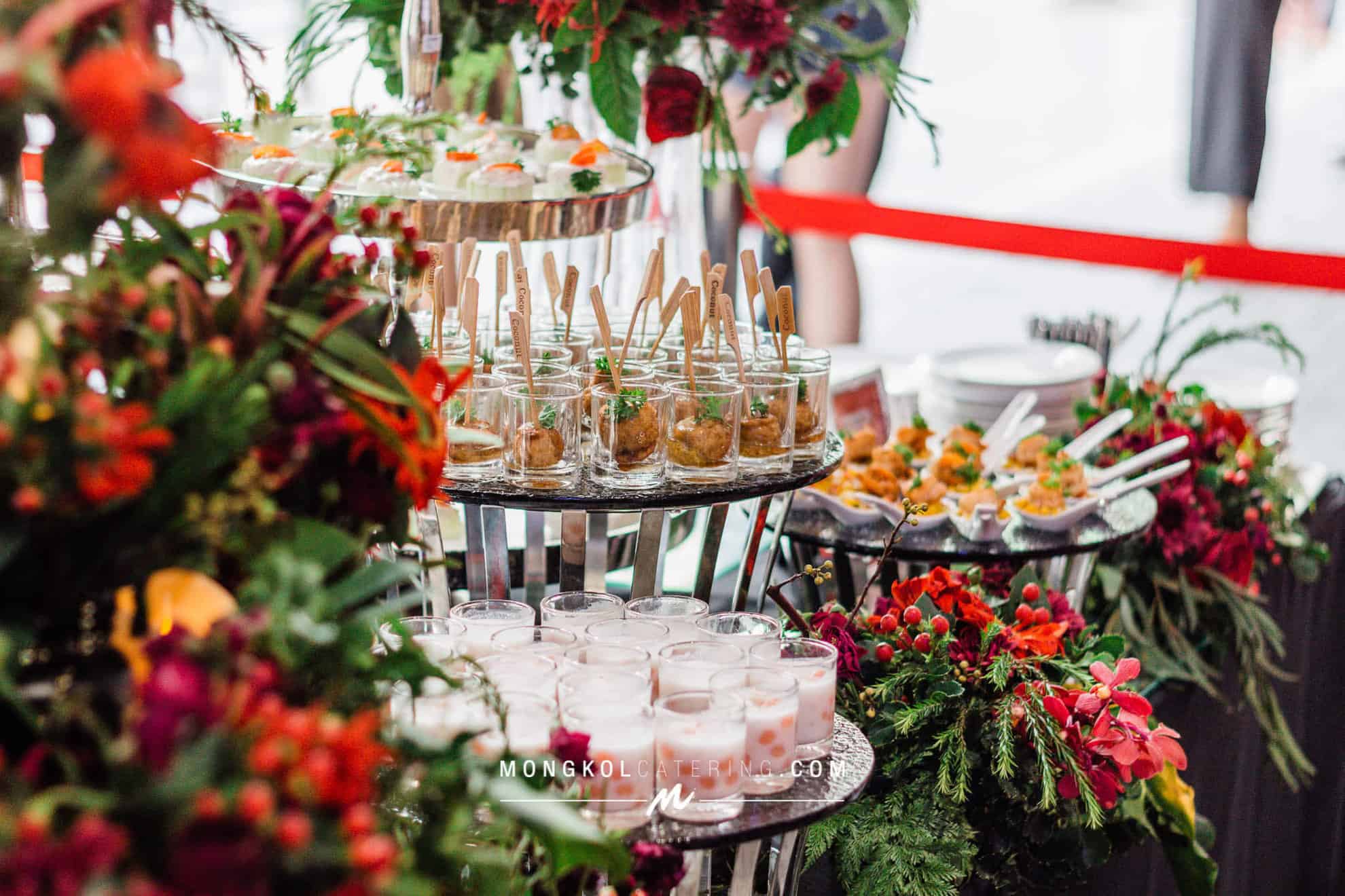 จัดเลี้ยงค็อกเทล ตีมสีแดง Dara Daily