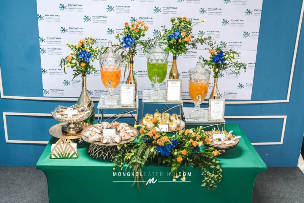 จัดโต๊ะขนมเบรกสวยๆ พร้อมเครื่องดื่มตีมสีเขียว @ โรงพยาบาลพญาไท