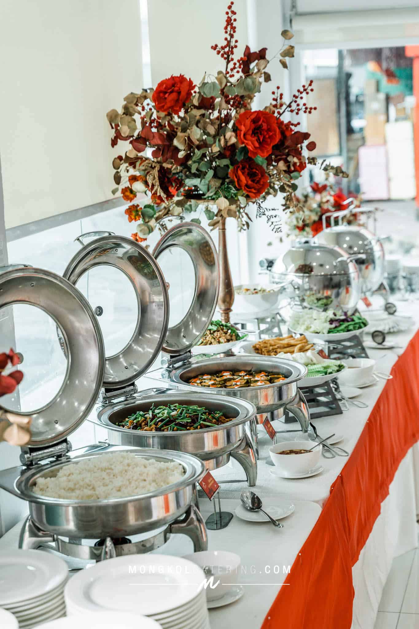 จัดโต๊ะบุฟเฟต์ไทยสวยๆตีมสีแดง @ ตลาดสี่มุมเมือง
