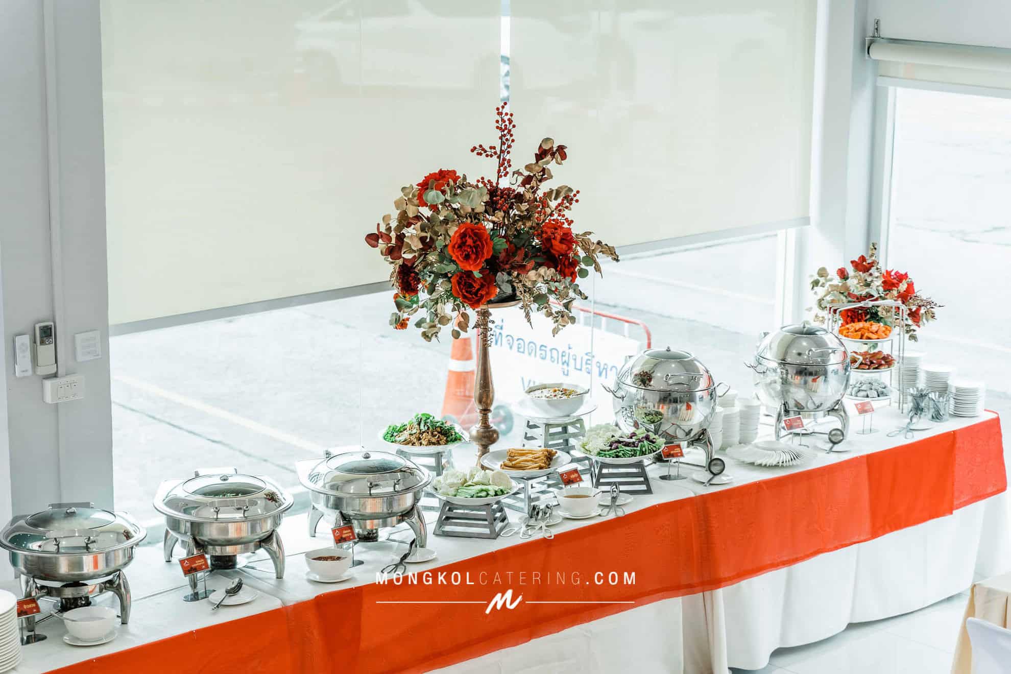 จัดโต๊ะบุฟเฟต์ไทยสวยๆตีมสีแดง @ ตลาดสี่มุมเมือง