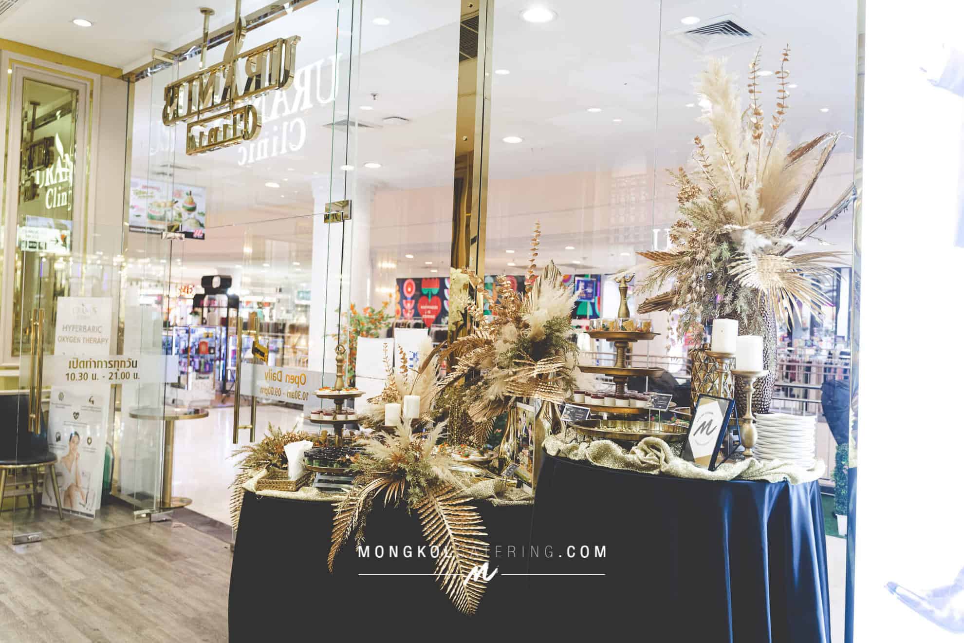 จัดค็อกเทลรับรองลูกค้า ตีมทอง ดำ Uranus Clinic @ The Mall บางกะปิ