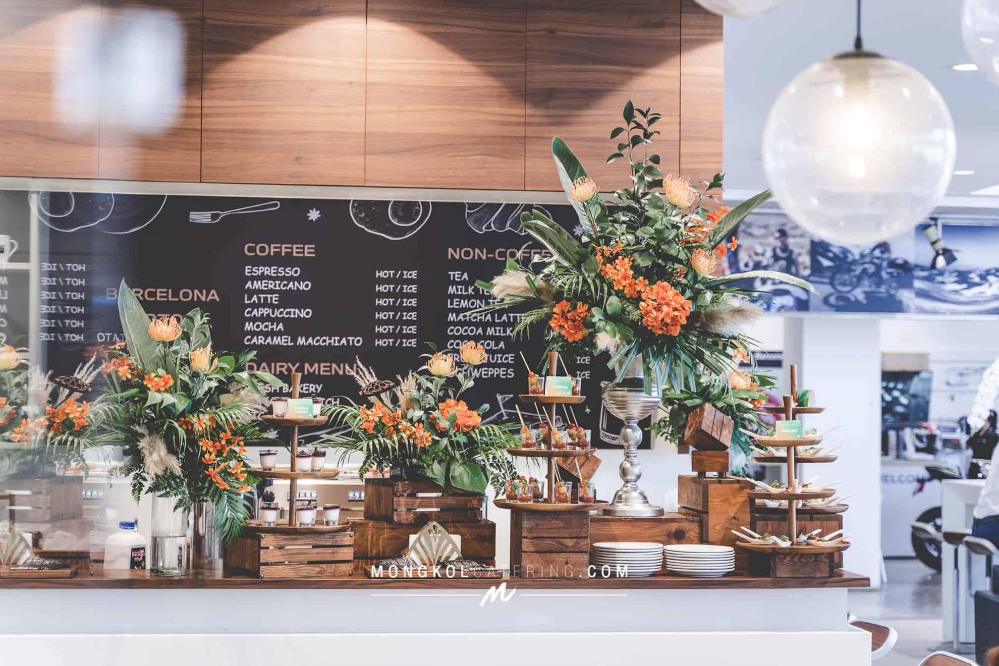 จัดค็อกเทล ตีมไม้ @ Show room BMW Barcelona Motor Vibhavadi