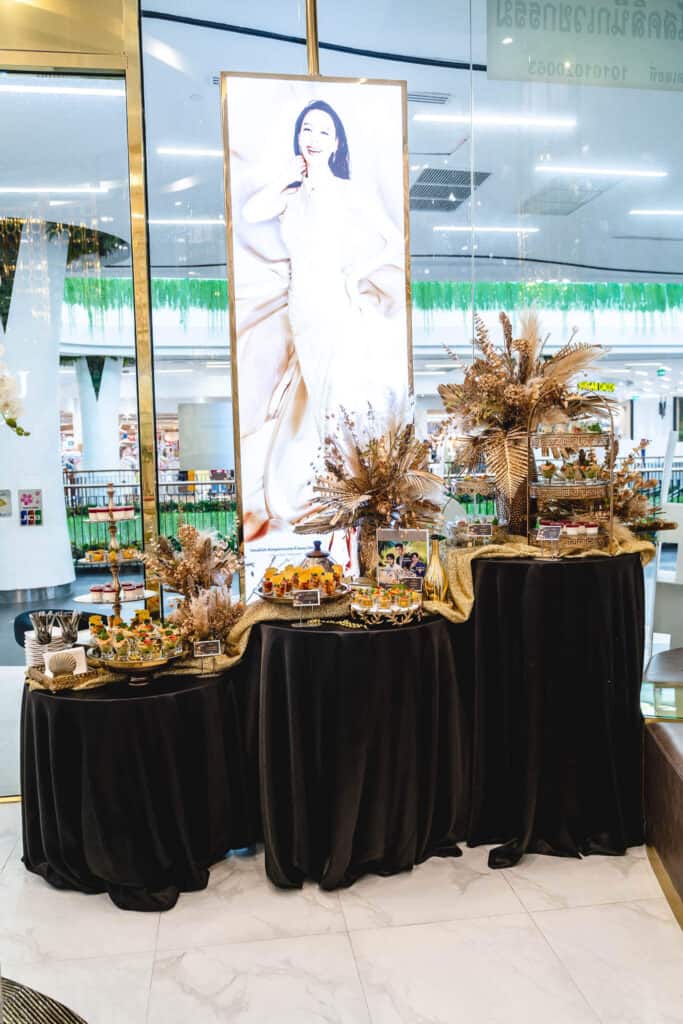 จัดค็อกเทลต้อนรับลูกค้า ตีมดำทอง @ Uranus Clinic ลาดกระบัง