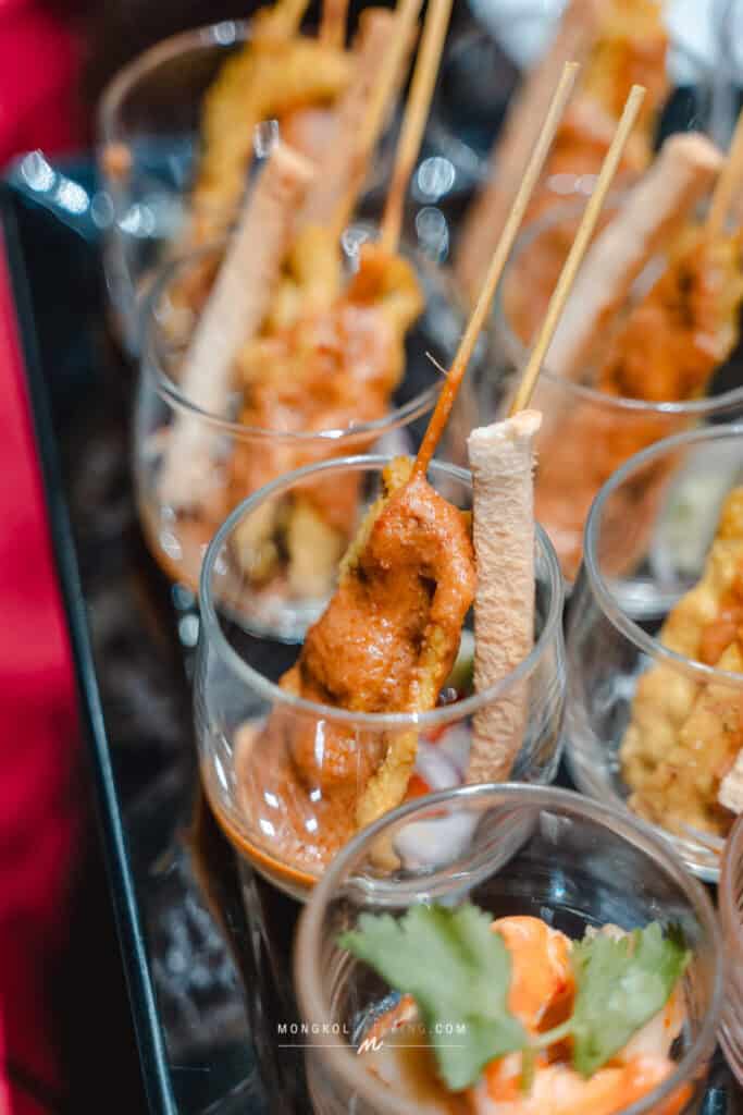Skewered Thai appetizers served in clear glasses at Mongkol Catering Thailand event.