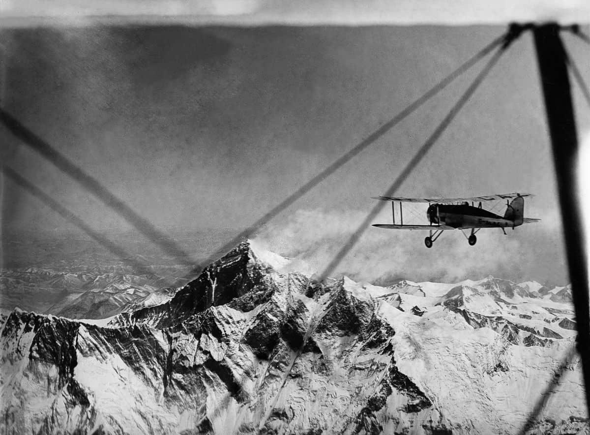 plane-near-summit