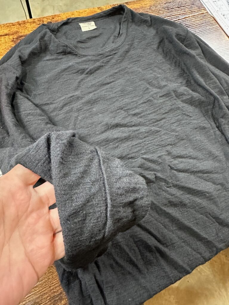 You can see the texture of the Arms of Andes 160g Lightweight base layer top.