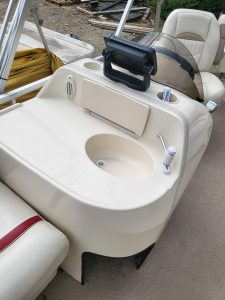 Sweetwater 23 Fish boat with console and seating for fishing and leisure.