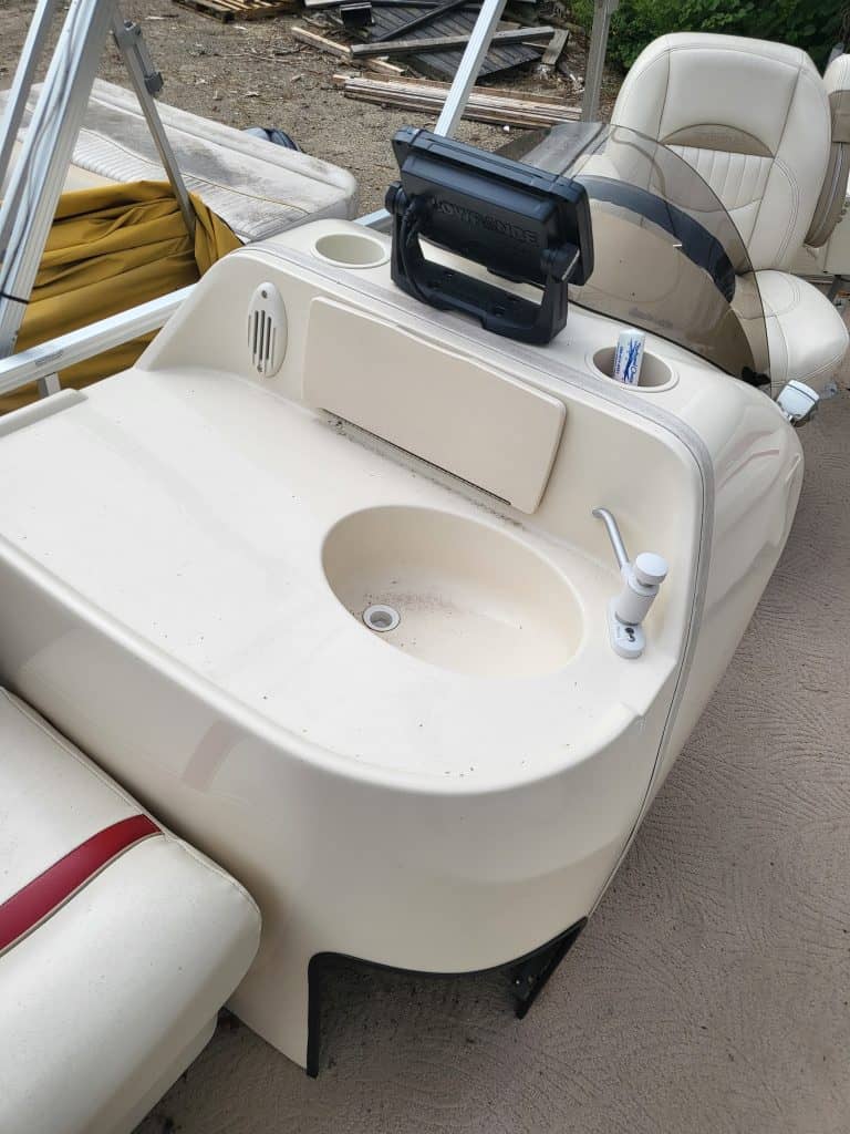Sweetwater 23 Fish boat with console and seating for fishing and leisure.