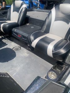 Boat seats and deck of Ranger Z520C used 2021 fishing boat.