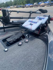 Boat electronics with Lowrance fish finders on Ranger Z520C 2021 model.