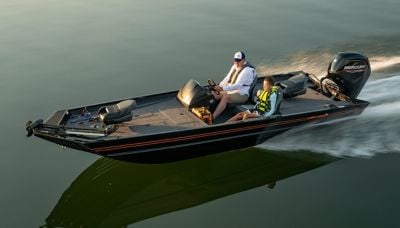 Speedboat with Mercury 90 Hp ELXPT engine on open water.