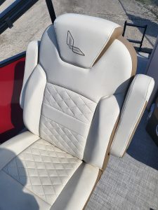 Luxury boat seat with quilted design for Lowe SS210 2022.