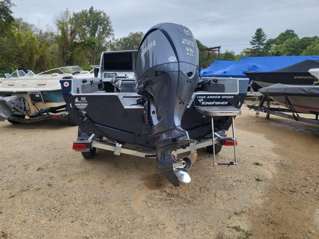 KingFisher 1925 Arrow Sport boat with Yamaha 225 V6 engine on trailer.