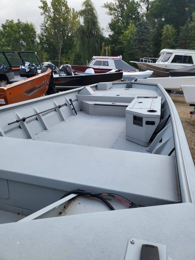 High-quality boats and marine accessories at Camp & Cruise.
