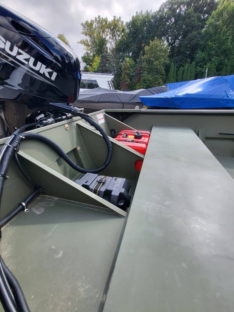 Outboard motor and fuel system in a recreational boat at Camp & Cruise.