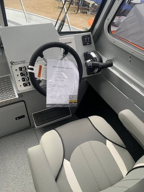 Boat control console with steering wheel and throttle for KingFisher 2225 Escape HT.