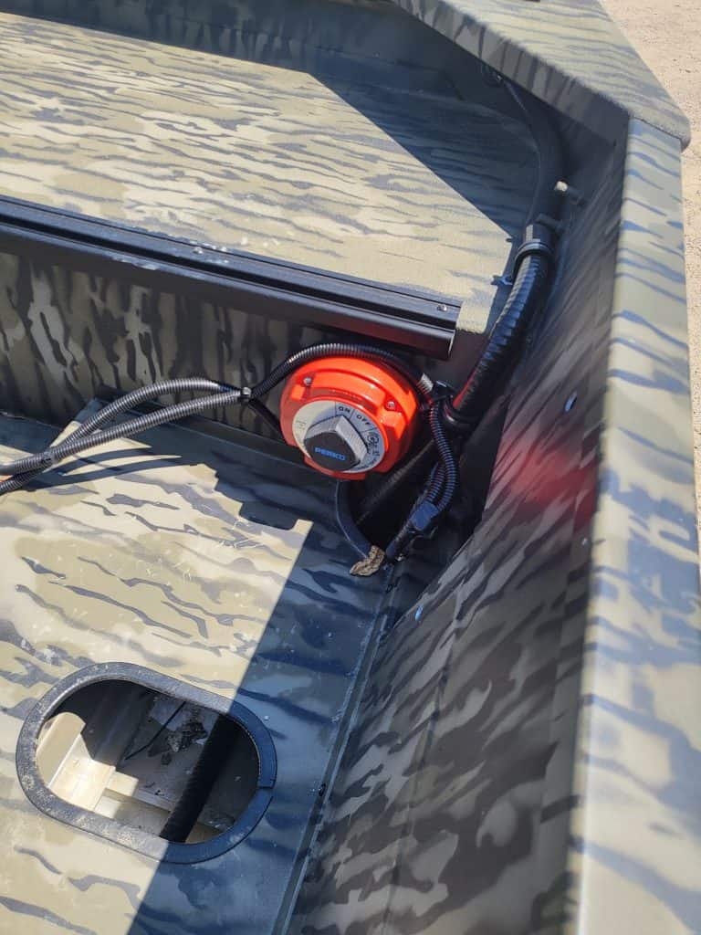 Close-up of boat battery switch and wiring on SeaArk 1652-DXS-SLD.