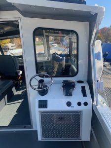 Boat control panel with steering wheel and dashboard for Thunder Jet 26 Alexis Pro XL.