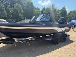 High-performance fishing boat with powerful outboard motor at Camp & Cruise. Perfect for anglers seeking adventure.